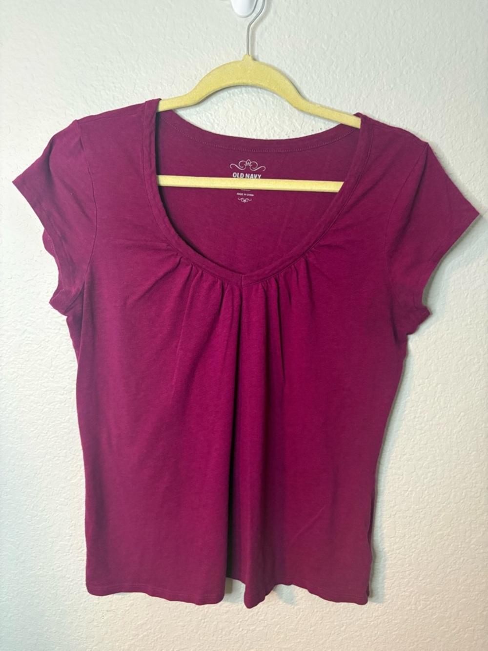 Old Navy Women's Berry Short Sleeve V-Neck Top